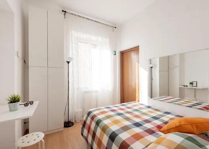 Little Basic Apartment Rom